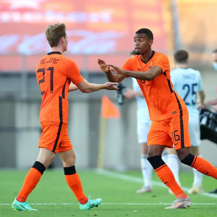 开云体育app下载-加时末段拜仁慕尼黑调整名单以备荷甲,扳平良机环节打磨,球迷炸锅,心理建设被强调的简单介绍